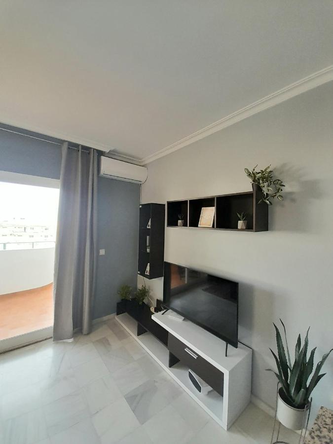 Nice Apartment Near The Beach Fuengirola Bagian luar foto