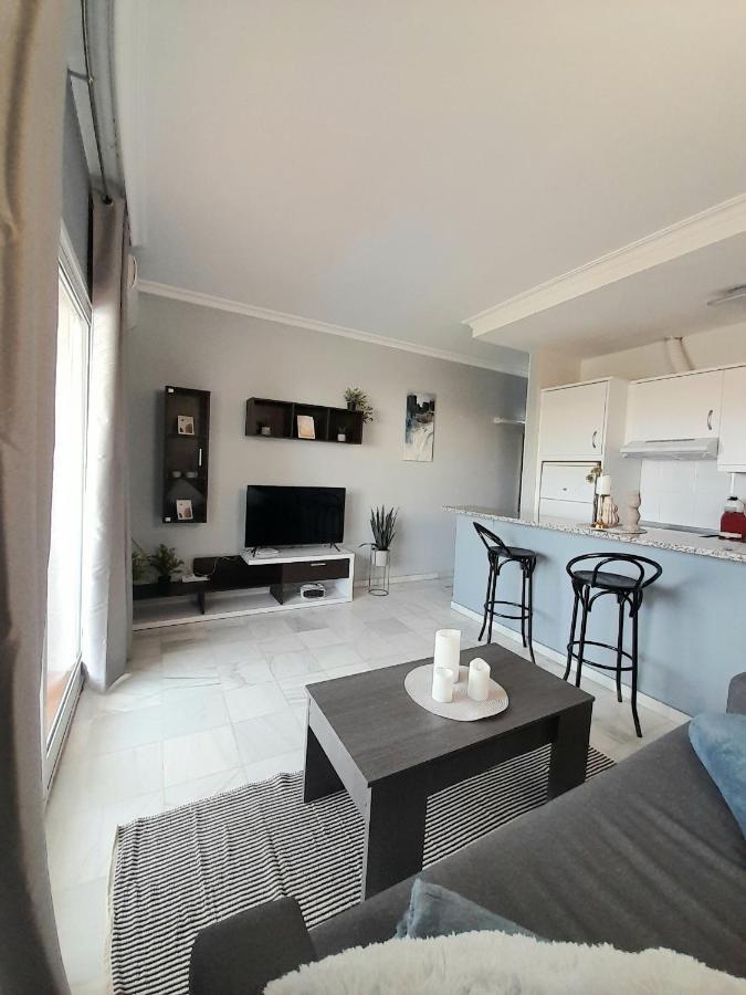 Nice Apartment Near The Beach Fuengirola Bagian luar foto